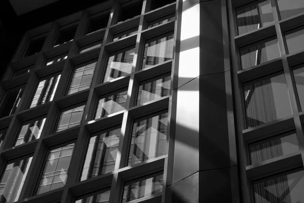 Edificio residencial visto desde el exterior