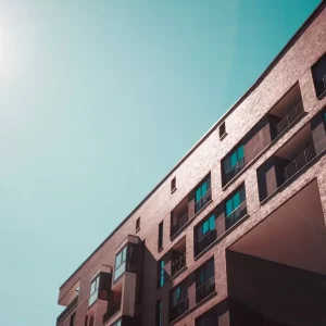 Edificio residencial visto desde el exterior